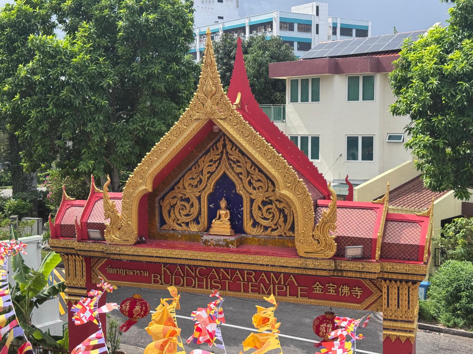 The ornate entrance of Kancanarama Buddhist Temple